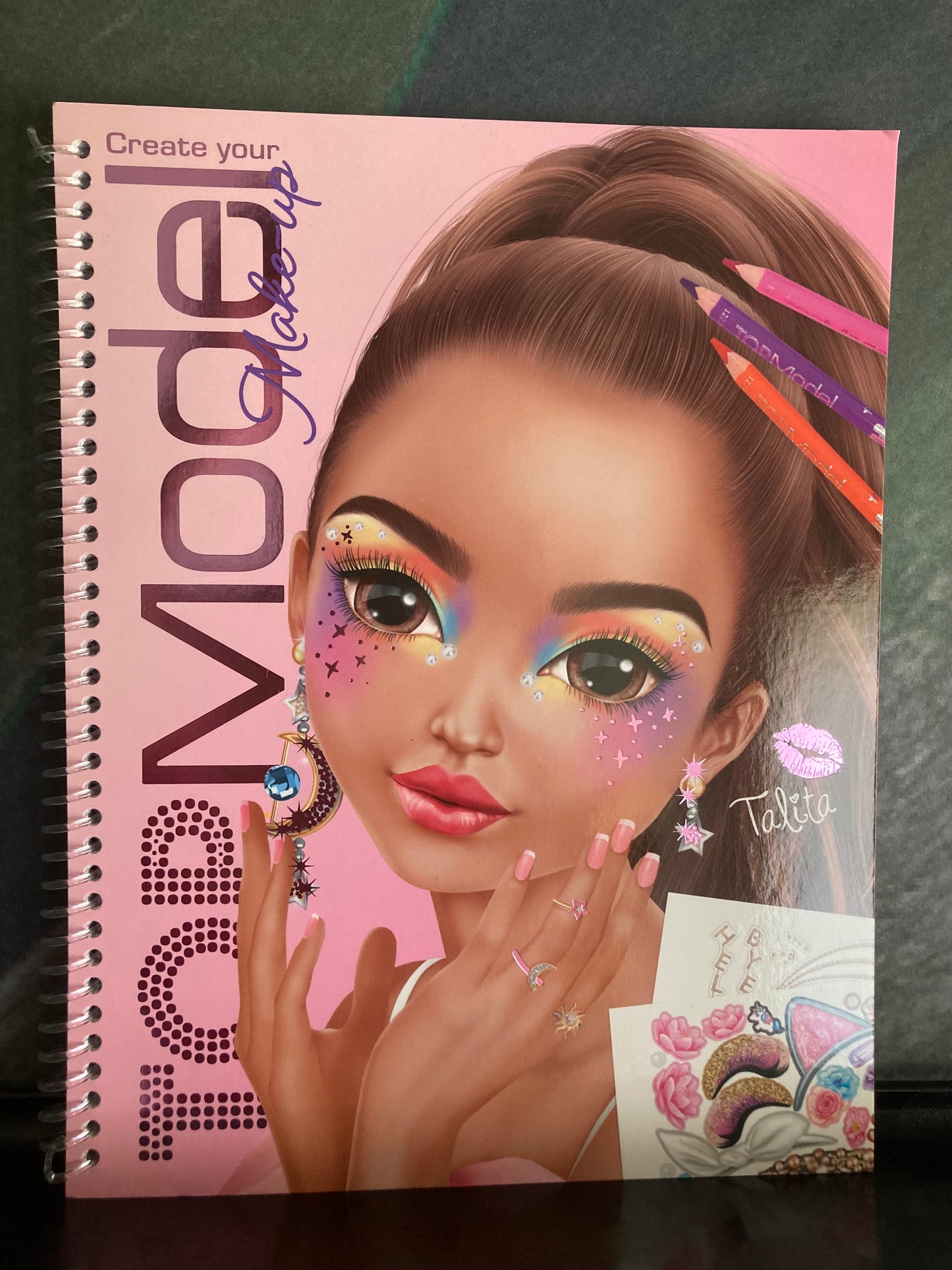 TOPMODEL Create your make-up